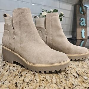 Dolce Vita, Huey H20 Boots, Size: 7.5, Beige Suede